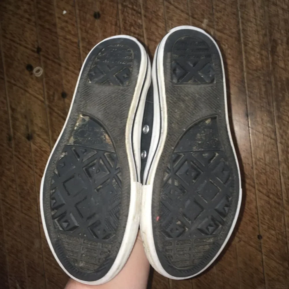 Converse black white